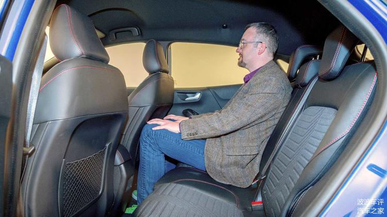 福特發(fā)布PUMA小型SUV官圖，歐式風(fēng)格，造型很有柔和感