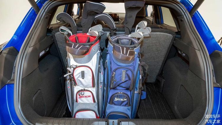 福特發(fā)布PUMA小型SUV官圖，歐式風(fēng)格，造型很有柔和感