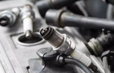 火花塞為什么一換就是4個(gè)？只換一個(gè)不行嗎