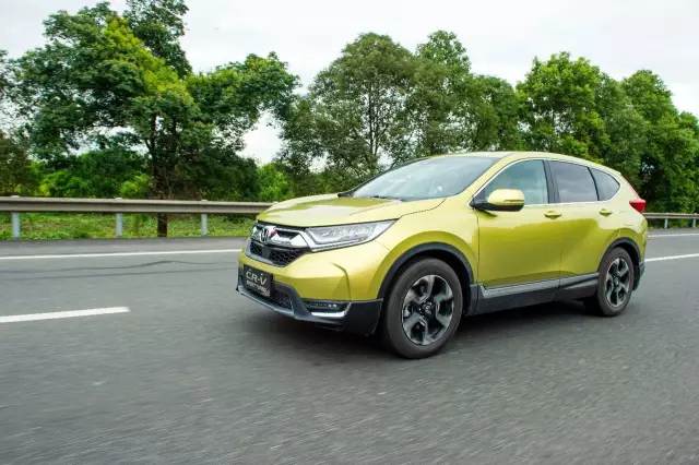 不是我追不上你，而是我們之間需要距離