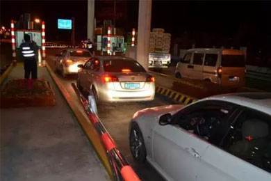 假期高速行駛攻略，看一遍絕對平安！