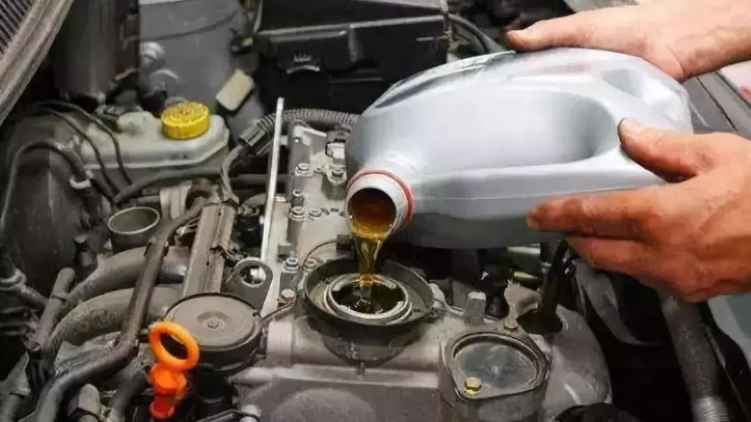 全合成機(jī)油和半合成哪個更好？