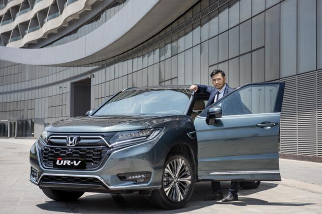 當新中產(chǎn)遇上全新UR-V，精致生活由此開啟