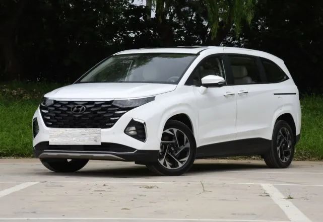 還看啥傳祺M8，現(xiàn)代庫(kù)斯途2.0T動(dòng)力，16.98萬(wàn)起，軸距超3米